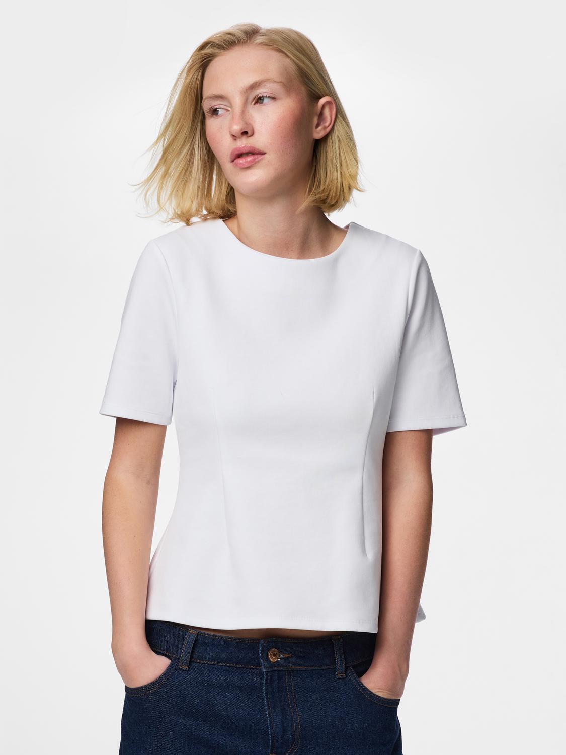 model_shot-front